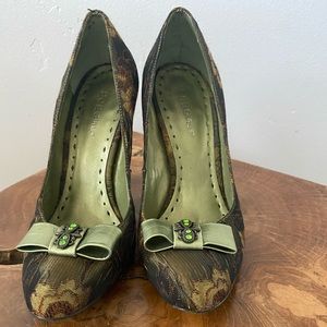 BCBGgirls. Closed toe green brocade heel.